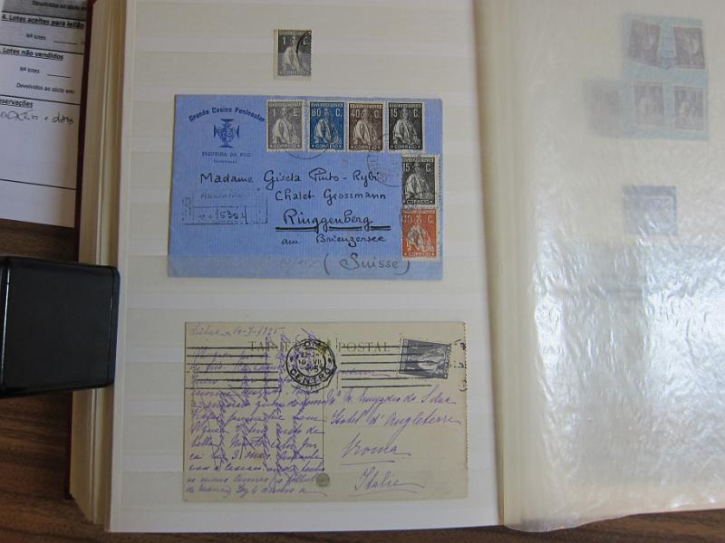0007 (46).JPG -     Lote:    7      Ceres      Lotes Especiais       Descrição:         1924/26 &mdash; Ceres. Novas taxas e cores. Colecção em classificador, com selos novos e usados, simples e em múltiplos. Série em quadras, Variedades de clichés e erros. Inclui 7 provas e 37 exemplares, entre cartas e postais ilustrados, em todas as taxas, com excepção dos valores de 10E e 20E. 95% dos selos novos em excelente estado sem sinal de charneira. Todas as cartas de grande qualidade e em bom estado de conservação. Acompanham muitos desenhos de autoria de Eduardo Silva. Valor de catálogo dos selos novos de &euro; 32.000,00.        Lote       Valor Base:     &euro; 8.000,00     Valor Venda:     &euro; 8.000,00     
